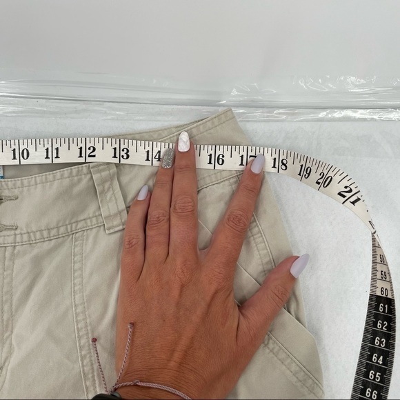 COLUMBIA Women’s Khaki Capri Pant size: 10 - Picture 6 of 8